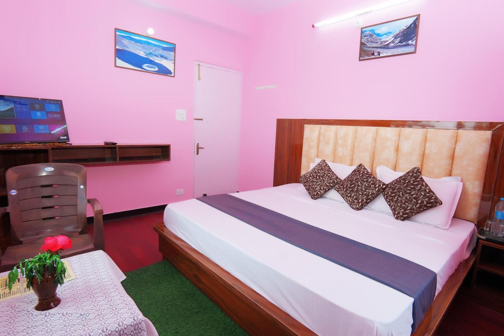 Shimla Hills Apartments 2Bhk Екстер'єр фото